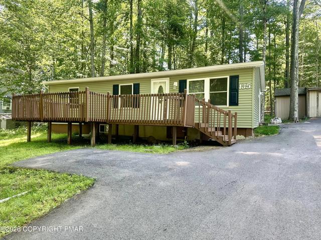 135 Oswayo Dr, Pocono Lake, PA 18347