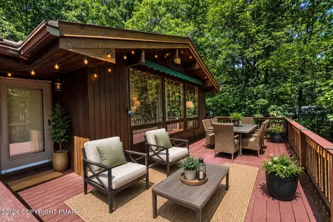 223 Briarwood Dr, Effort, PA 18330
