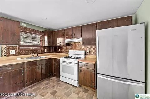 6061 Decker Rd, Bushkill, PA 18324 photo 10
