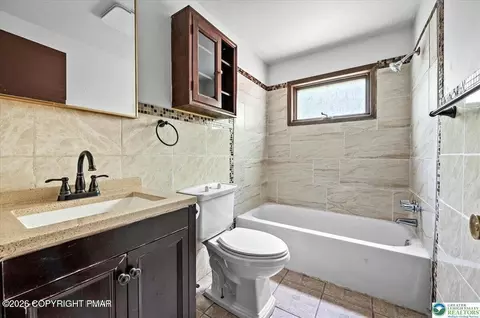 6061 Decker Rd, Bushkill, PA 18324 photo 11