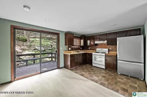 6061 Decker Rd, Bushkill, PA 18324 photo 8