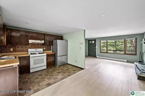 6061 Decker Rd, Bushkill, PA 18324 photo 9