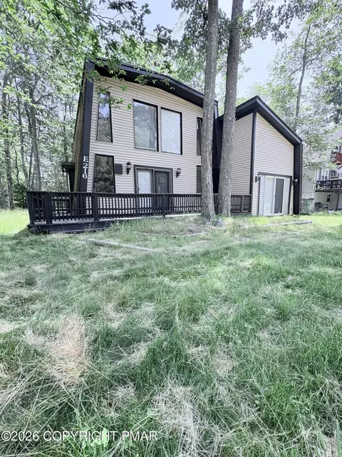 5607 Pembrook Dr, Tobyhanna, PA 18466