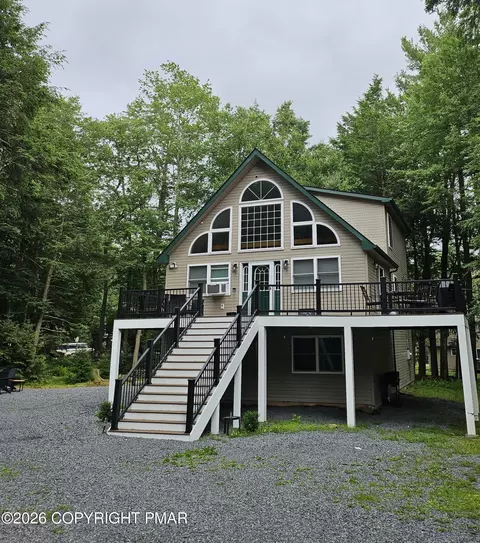 625 Sir Gawain Ct, Pocono Lake, PA 18347