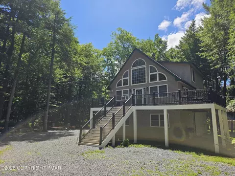 625 Sir Gawain Ct, Pocono Lake, PA 18347