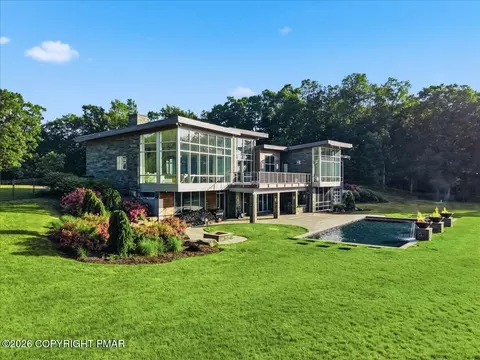 71 Star Mor Ln, Hazleton, PA 18202 photo 3