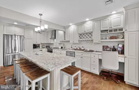 155 Pine Ct, Tannersville, PA 18372