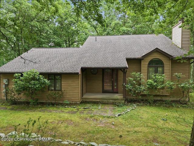408 Longview Dr, Stroudsburg, PA 18360