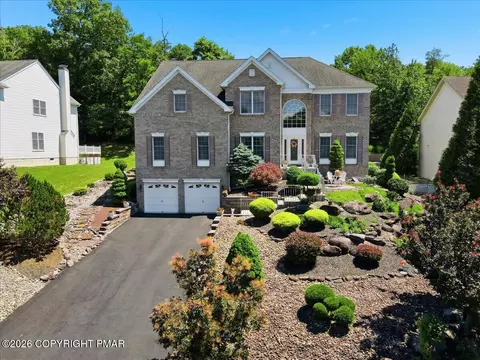 120 Pebble Beach Ct, East Stroudsburg, PA 18302