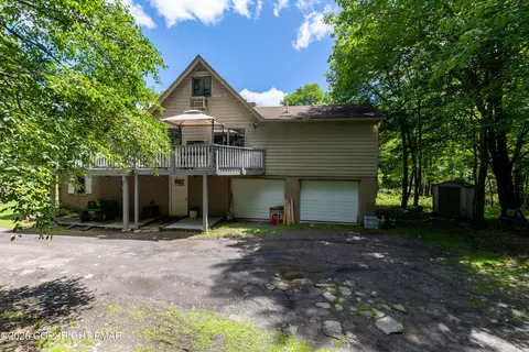 230 Ash Dr, Long Pond, PA 18334