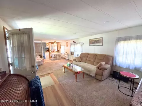10 Sycamore Dr, Bath, PA 18014 photo 8