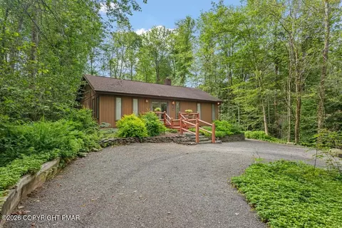 2435 Overlook Ln, Pocono Pines, PA 18350