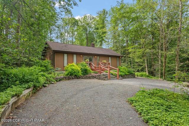 2435 Overlook Ln, Pocono Pines, PA 18350