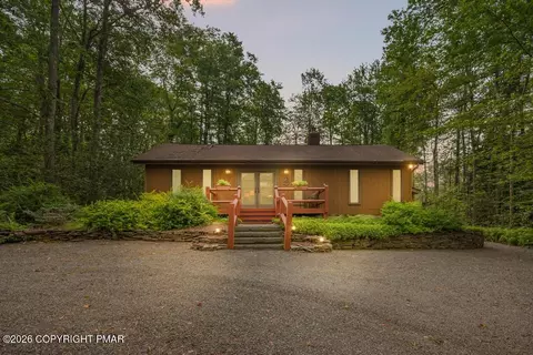 2435 Overlook Ln, Pocono Pines, PA 18350