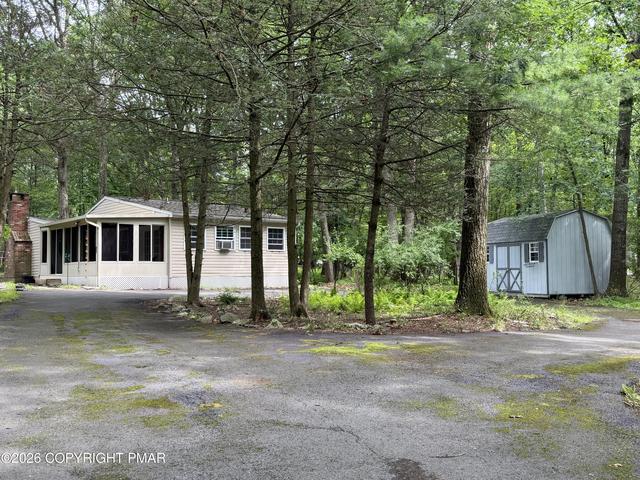 3233 Pocono Dr, East Stroudsburg, PA 18302