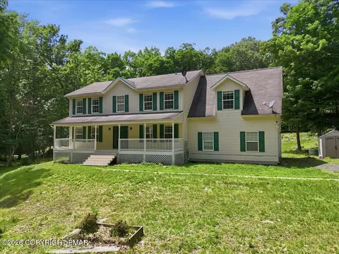 128 Talisman Dr, East Stroudsburg, PA 18302