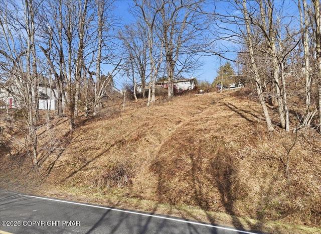 516 Edgemont Rd, Stroudsburg, PA 18360