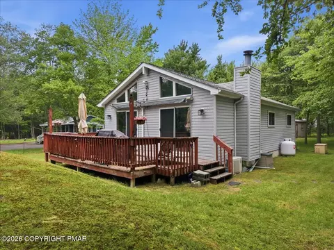 10 Lenape Trl, Albrightsville, PA 18210