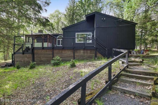 2329 Cramer Ct, Bushkill, PA 18324