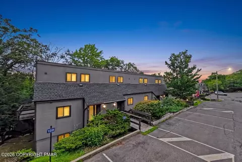 129 Cross Country Ln, Tannersville, PA 18372