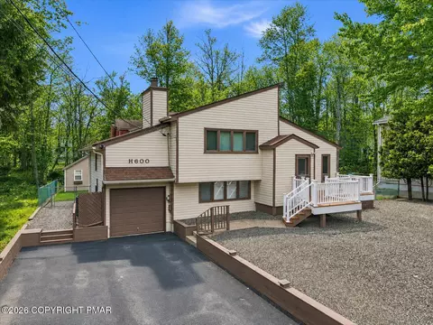 8495 Bumble Bee Way, Tobyhanna, PA 18466