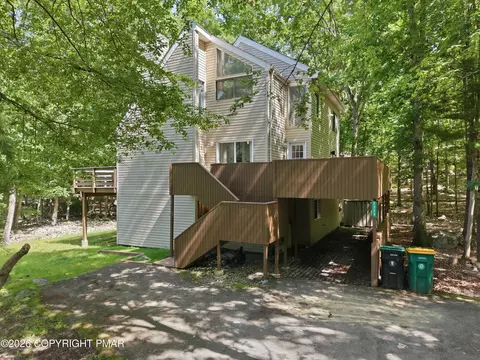1328 Kensington Dr, East Stroudsburg, PA 18301