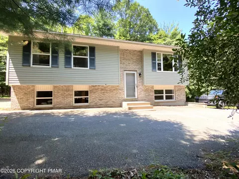 2457 Nelson Dr, Effort, PA 18330