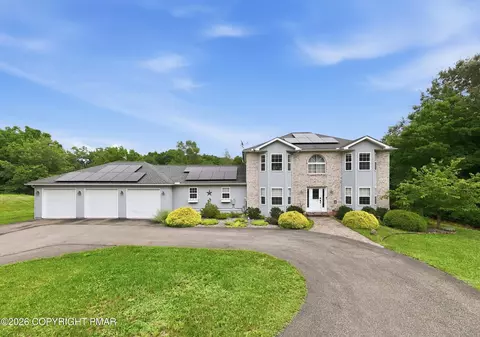 212 Ellen Ct, Stroudsburg, PA 18360