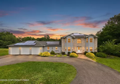 212 Ellen Ct, Stroudsburg, PA 18360