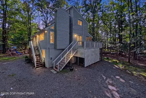 5145 Hummingbird Dr, Pocono Summit, PA 18346