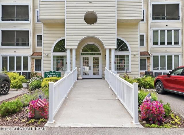 5 Village Dr, Stroudsburg, PA 18360