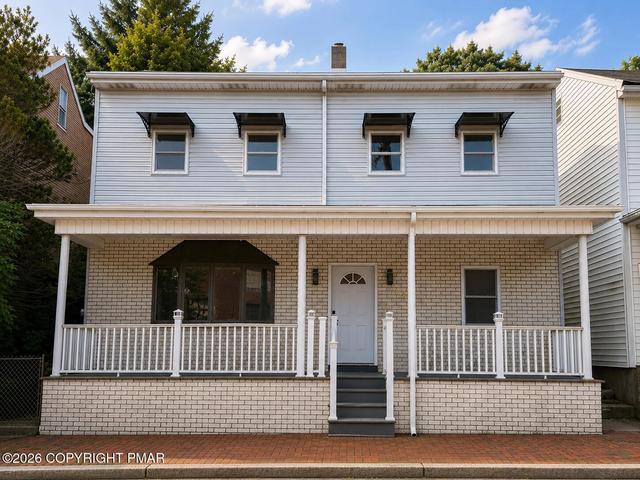 142 W Bacon St, Pottsville, PA 17901