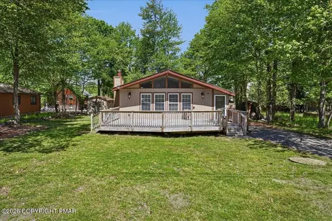 1739 Rolling Hills Dr, Tobyhanna, PA 18466
