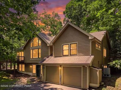 460 Spruce Dr, Tannersville, PA 18372