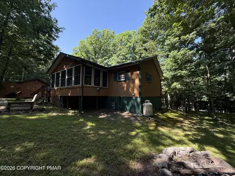 179 Wildwood Dr, Canadensis, PA 18325