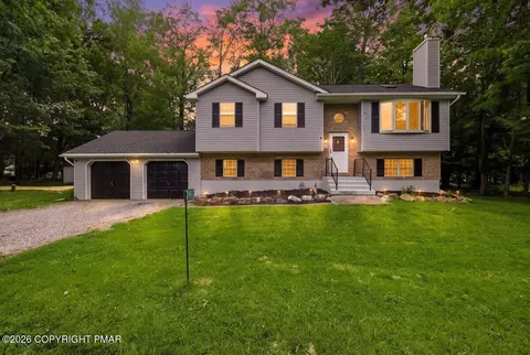 296 Scotch Pine Dr, Pocono Summit, PA 18346