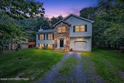 5154 Iroquois St, Tobyhanna, PA 18466