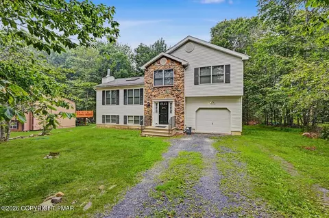 5154 Iroquois St, Tobyhanna, PA 18466