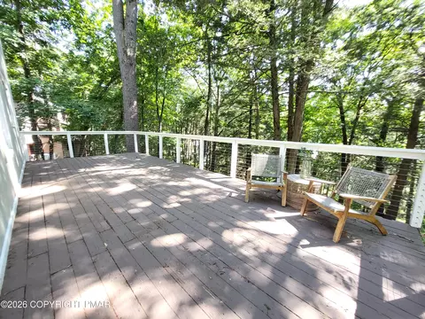 Exterior - 159 Manchester Dr, Bushkill, PA 18324 photo 2 of 22