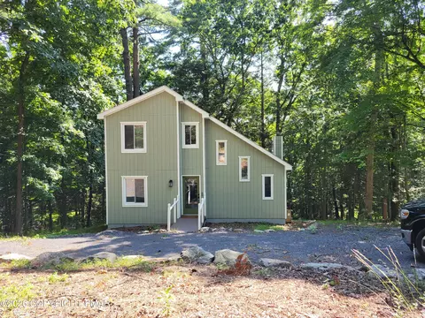 Exterior - 159 Manchester Dr, Bushkill, PA 18324 photo 5 of 22