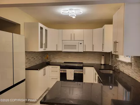Kitchen - 159 Manchester Dr, Bushkill, PA 18324 photo 1 of 2