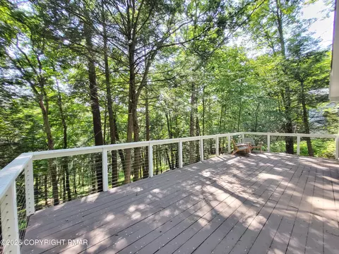 Exterior - 159 Manchester Dr, Bushkill, PA 18324 photo 4 of 22