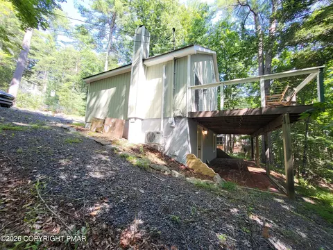 Exterior - 159 Manchester Dr, Bushkill, PA 18324 photo 6 of 22