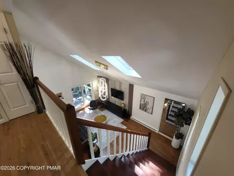 Entry Way - 159 Manchester Dr, Bushkill, PA 18324 photo 2 of 4