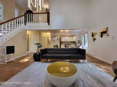 Living - 159 Manchester Dr, Bushkill, PA 18324 photo 2 of 5