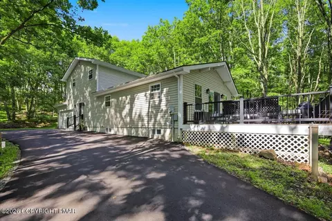 1106 Grand Mesa Dr, Saylorsburg, PA 18353