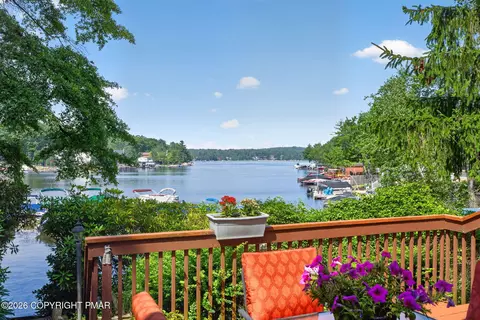 99 N Lake Dr, Lake Harmony, PA 18624