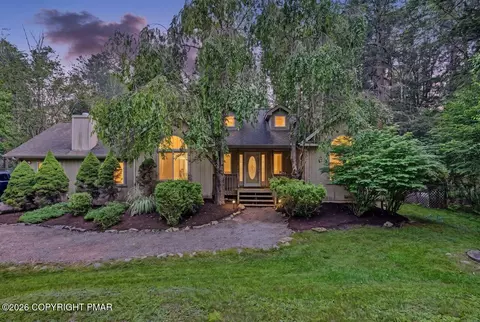 305 Meadowbrook Ct, Pocono Pines, PA 18350