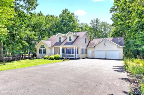 5120 Braintree Dr, Bushkill, PA 18324
