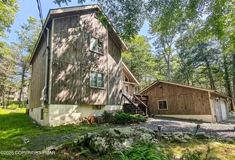 62 E Creek View Dr, Gouldsboro, PA 18424
